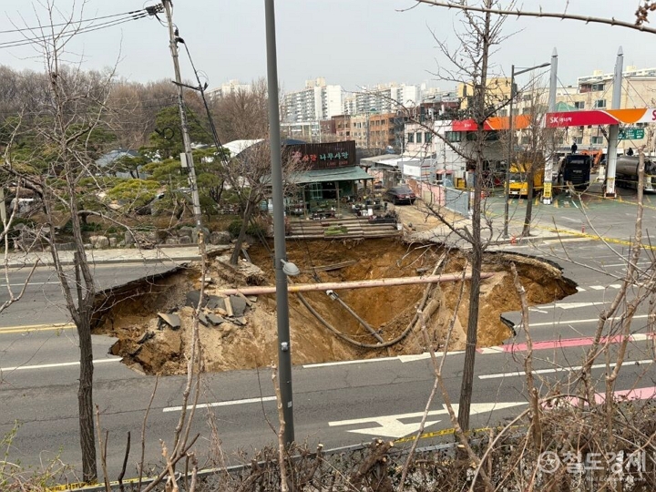 명일동 땅꺼짐 사고 원인... "공사 전 불안정 지반 확인 못해"